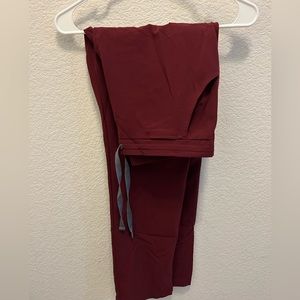 Figs scrub pants, maroon, size Medium. Euc.